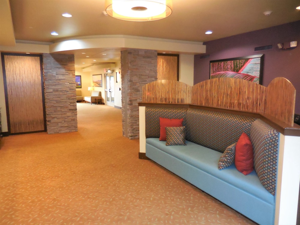Ledgestone Hotel Billings 47/69
