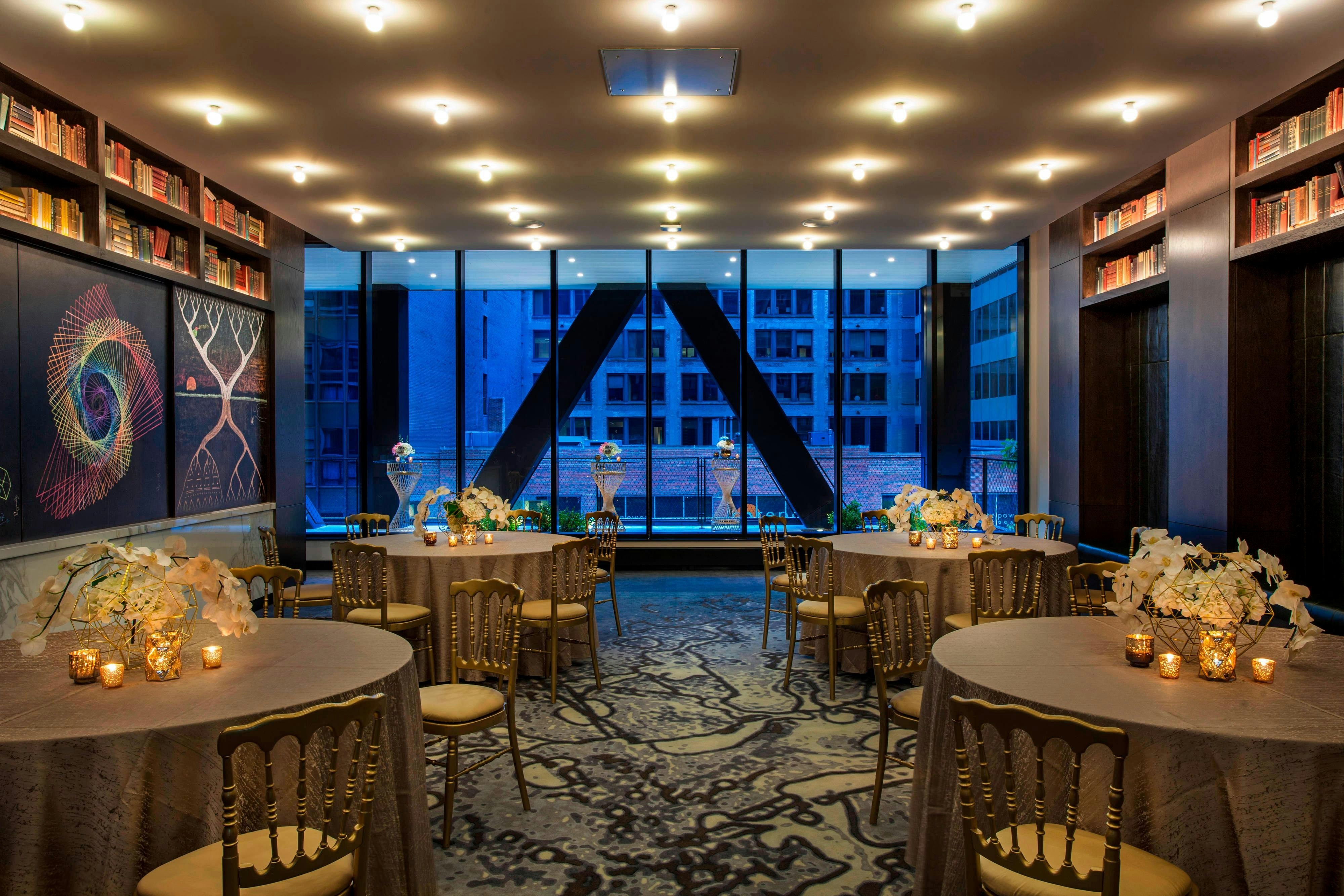 Hotel Emc2 Autograph Collection 21/29