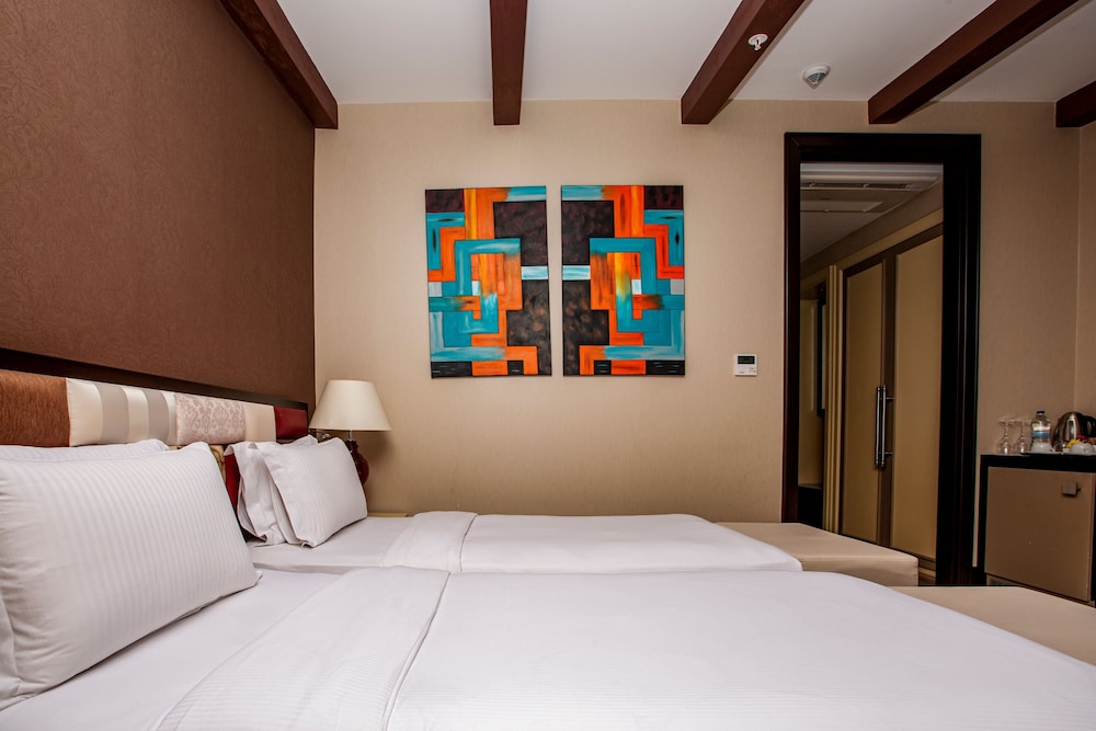 DELUXE, TWIN BEDS, BALCONY