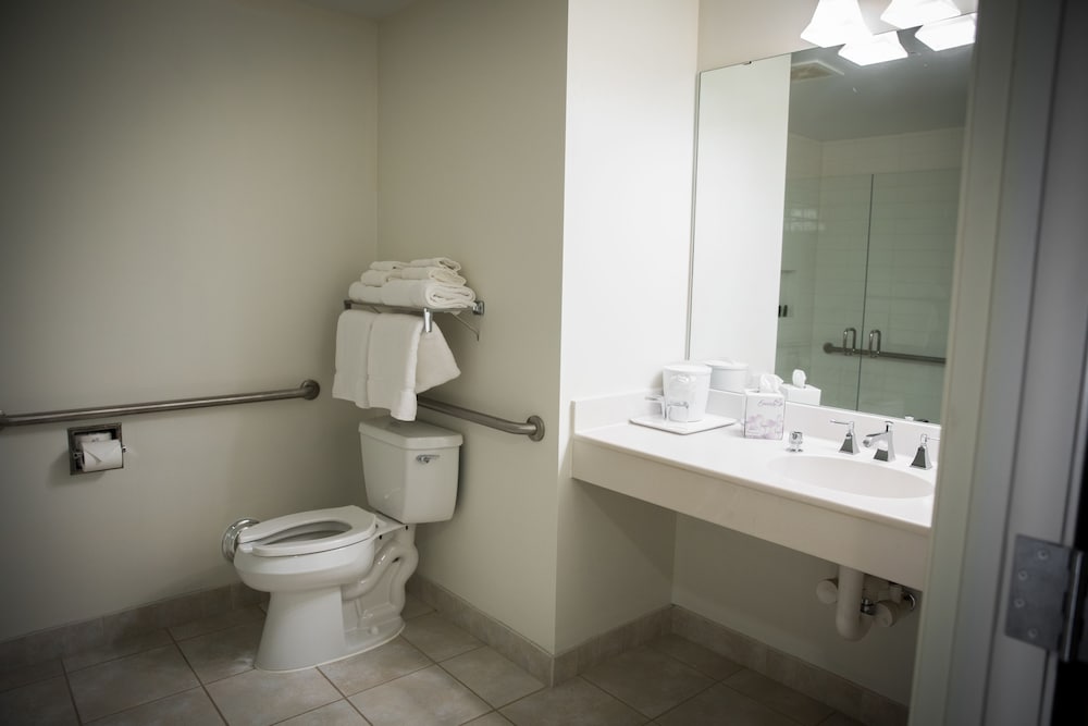 Bay Pointe Inn 48/50