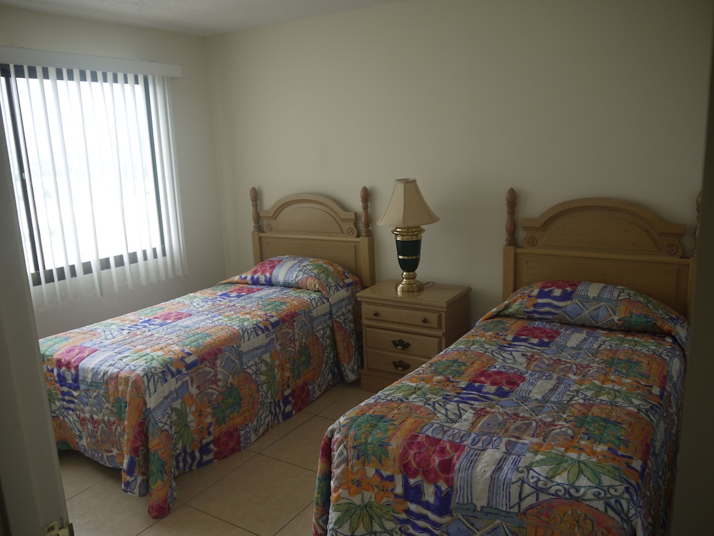 Aquarius Beach Tower 19/57