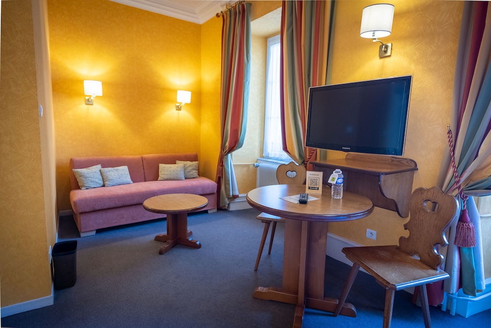HOTEL DE LA TOUR 47/67