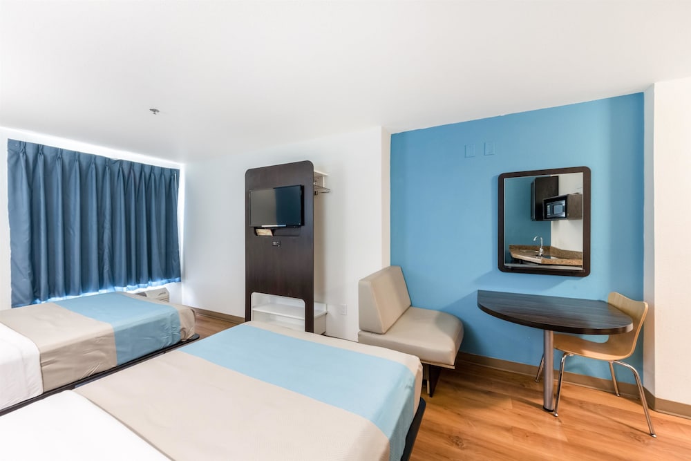 Motel6 Laredo, TX - Airport 31/66