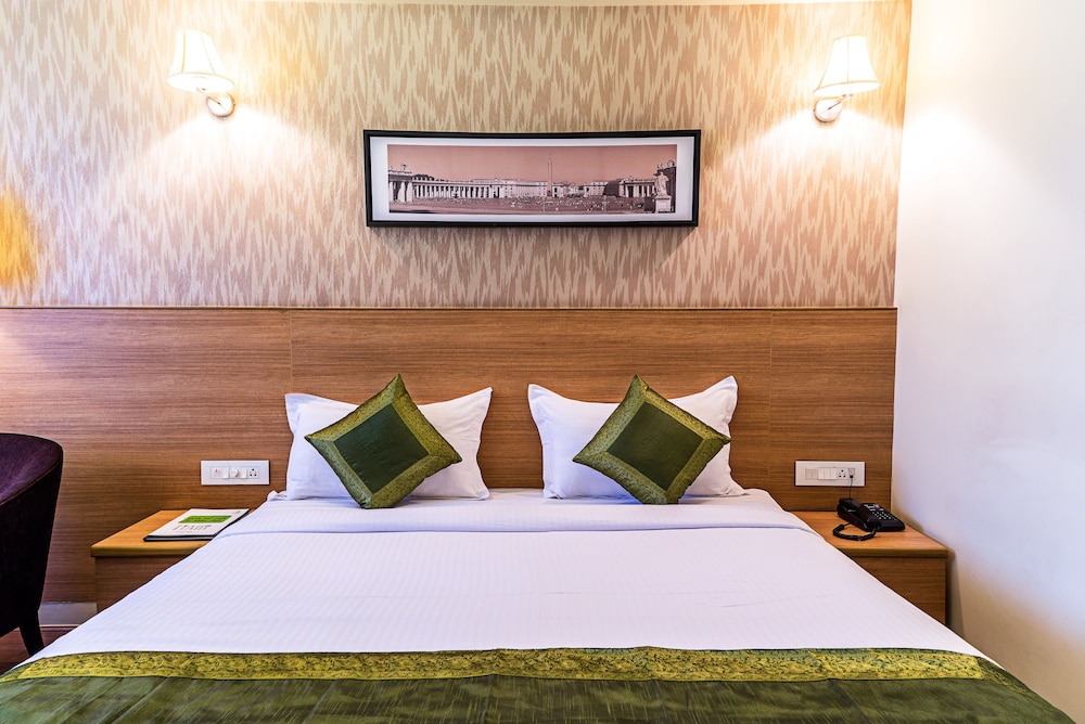 Treebo Grand Emerald Pune 19/50