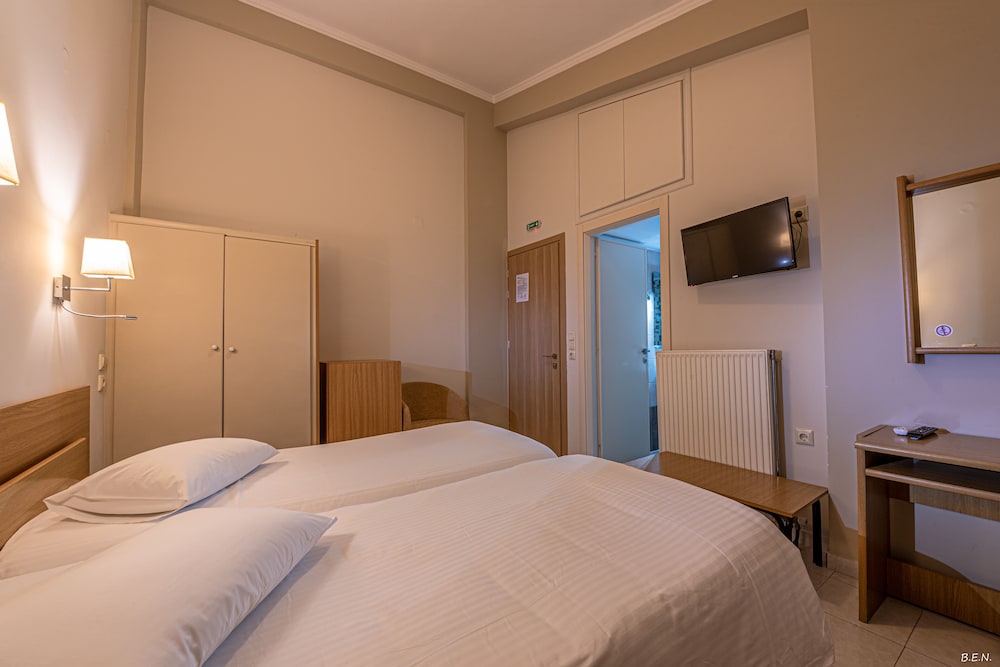 ROOM, DOUBLE OR TWIN BED, BACK SIDE, GARDEN VIEW