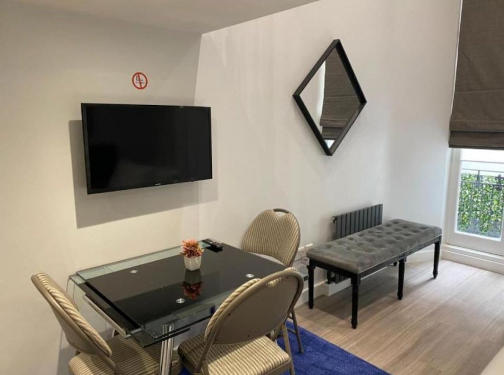 HYDE PARK SUITES 37/55
