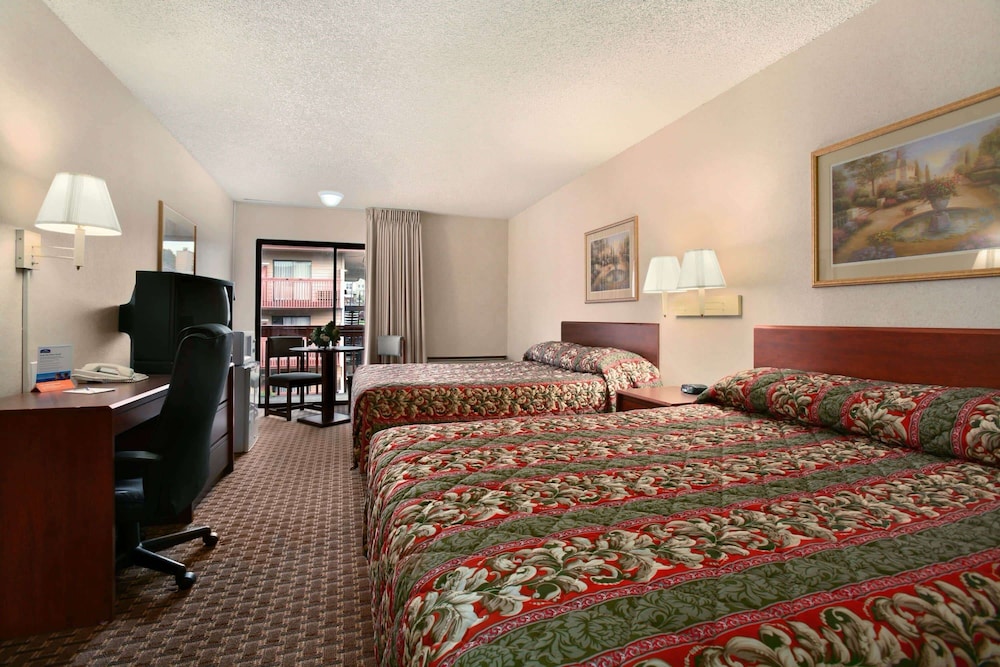Quality Inn Portland Airport PDX OR 26/34