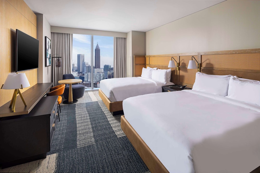 City, 2 Queen Beds, Skyline View