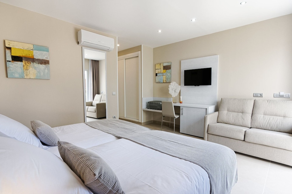 DELUXE, SINGLE, DOUBLE BED