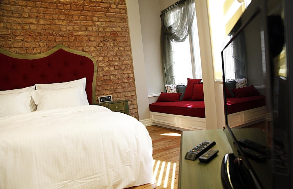Frida Suites 10/55