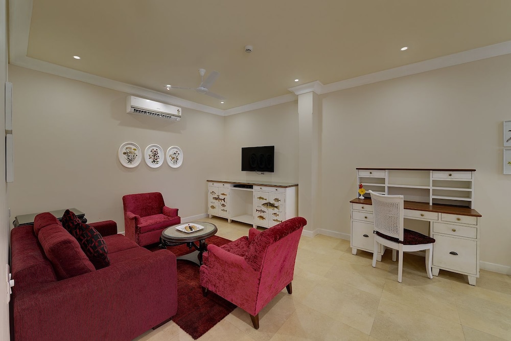 MAYFAIR Palm Beach Resort 47/74