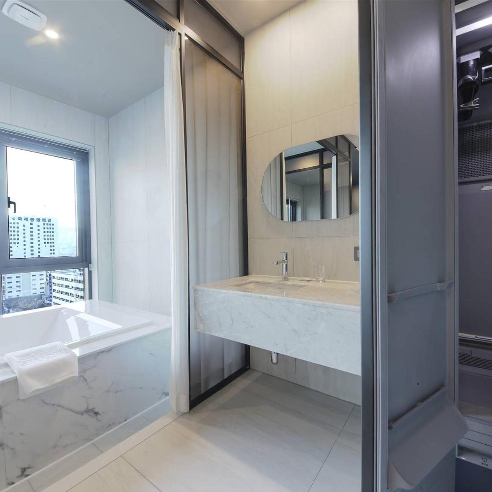 JUNIOR SUITE