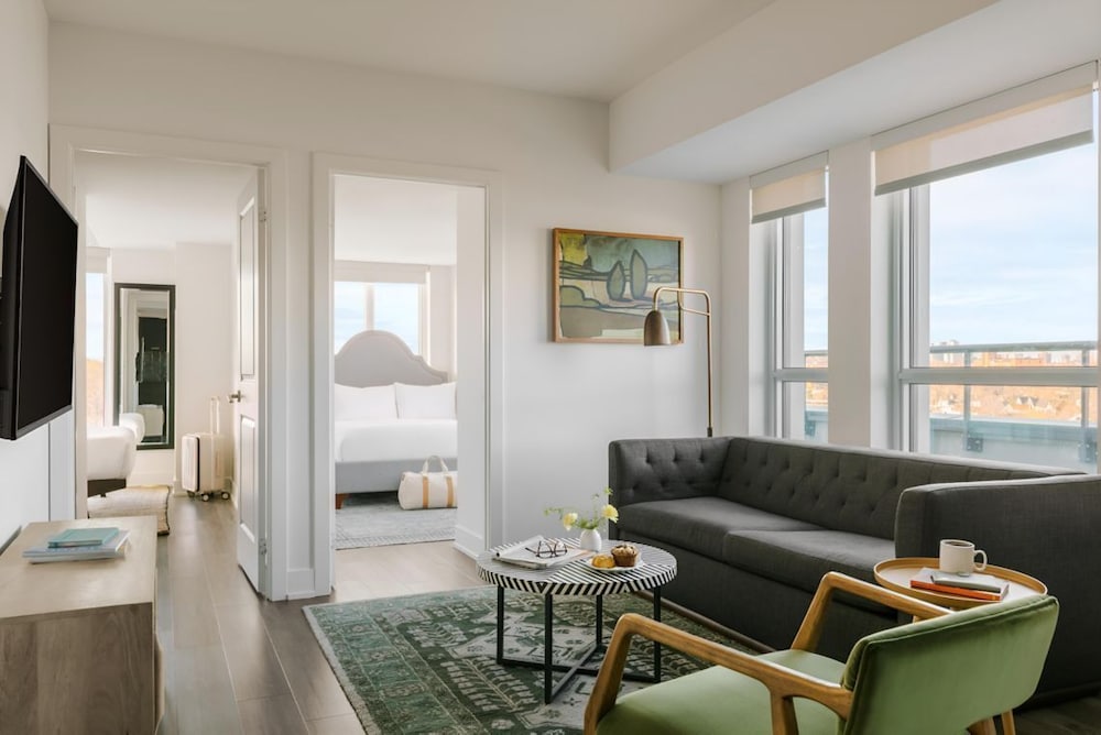 Nester Finn West Queen West 35/50