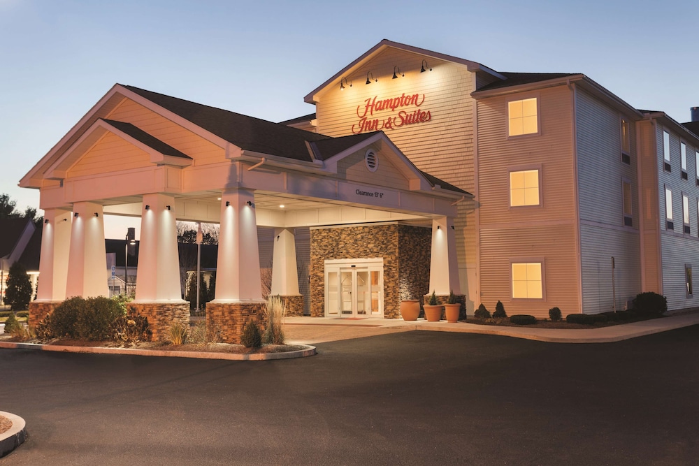 Hampton Inn and Suites Mystic 2/56