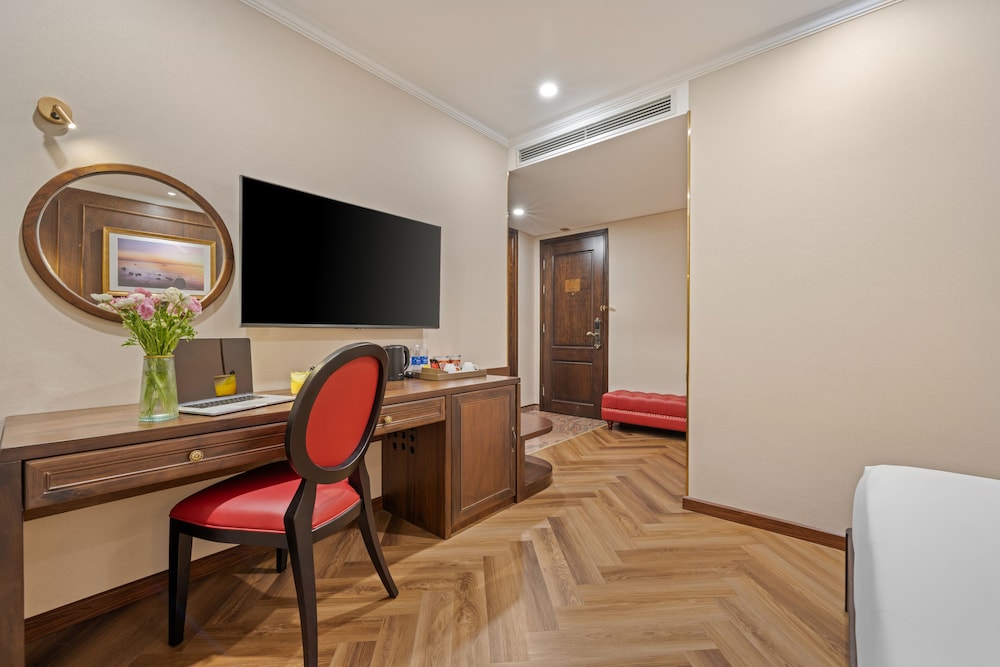 Golden Lotus Luxury Hotel Da Nang 41/50