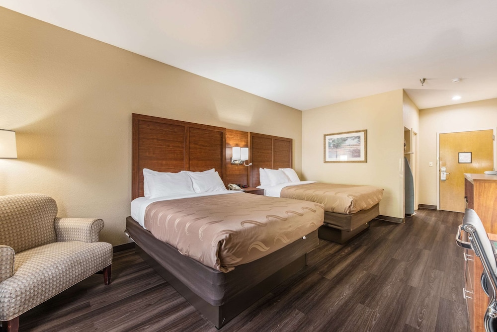 Quality Inn & Suites Hendersonville Flat Rock 9/29