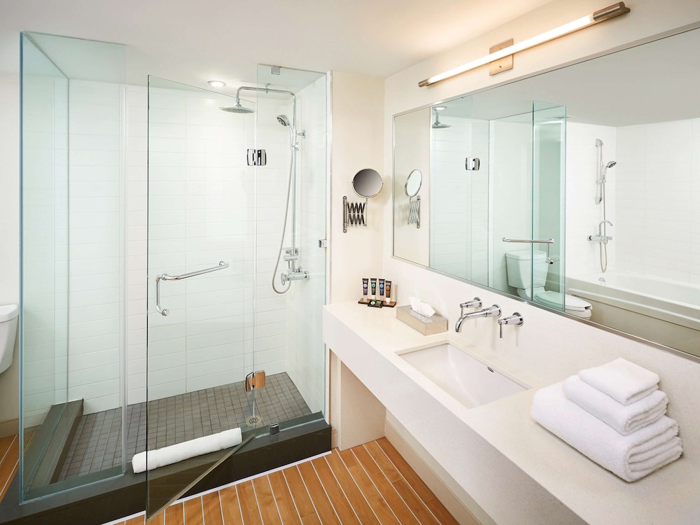 Novotel Toronto Vaughan 12/65