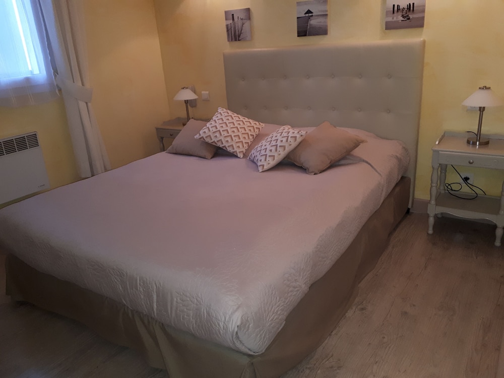HOTEL DES GRANGES 16/47