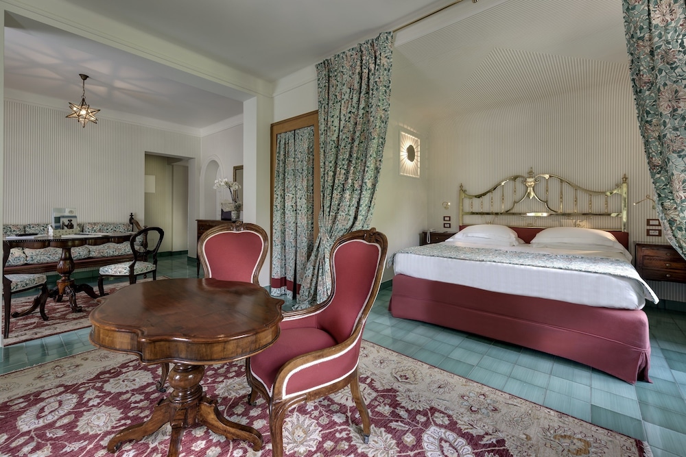 JUNIOR SUITE, 1 DOUBLE AND 1 SINGLE BED