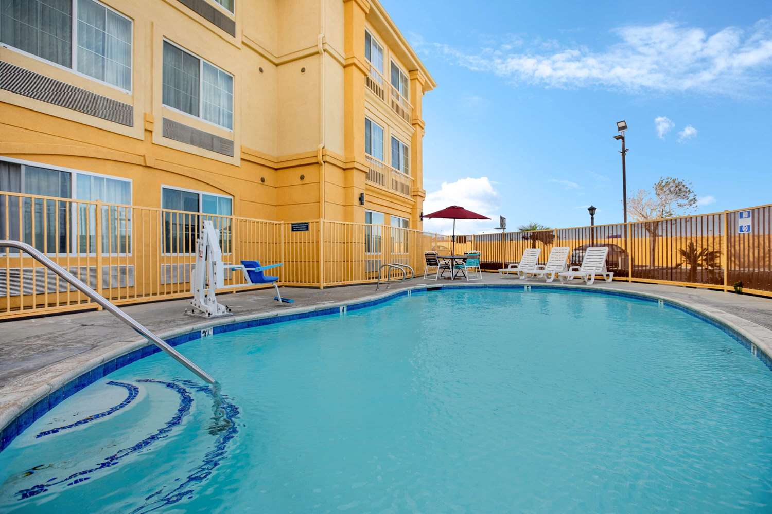 La Quinta Inn & Suites by Wyndham Hesperia Victorville 37/44