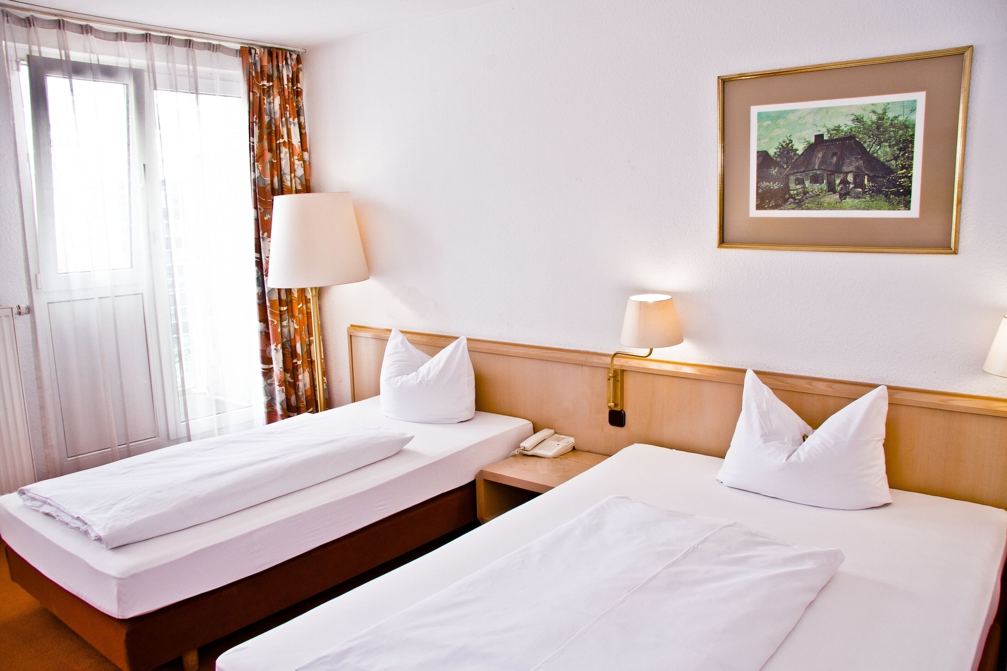 ROOM, TWIN BEDS