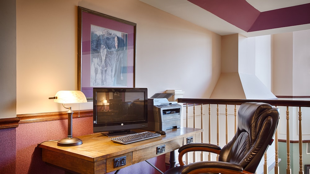 Best Western Plus Inn at Hunt Ridge 34/36