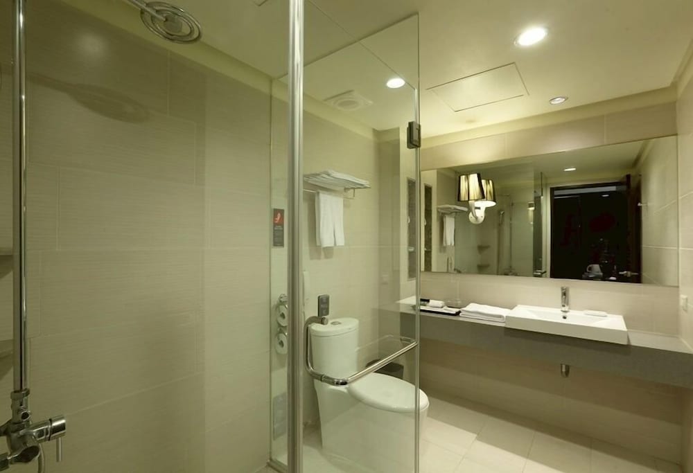 Urban Hotel 33 65/69