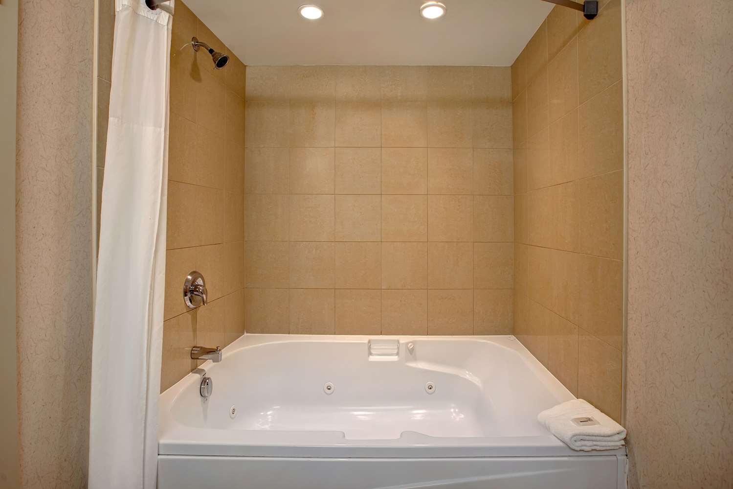 Days Inn & Suites By Wyndham Collingwood 36/38