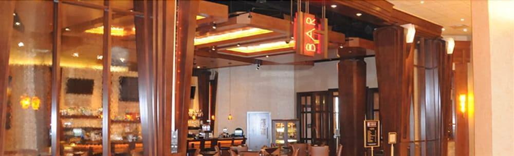Hollywood Casino Hotel 4/37
