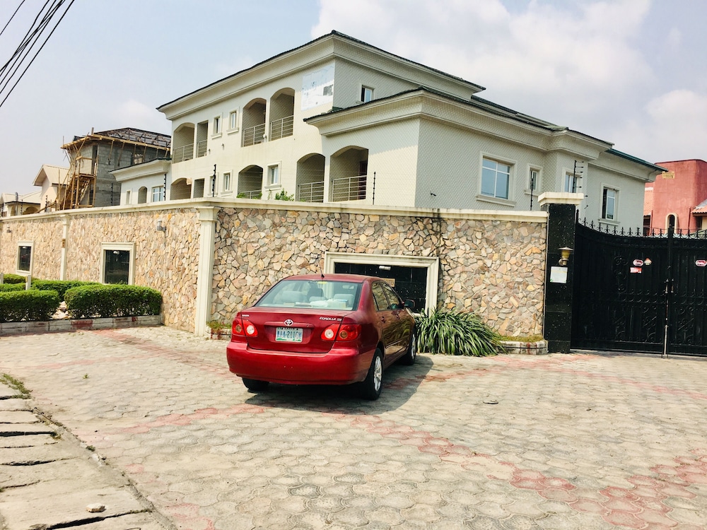Hymax Grace Hotel And Suites 25/29