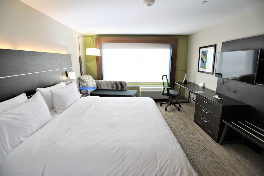 Holiday Inn Express Suites Forney 13/55