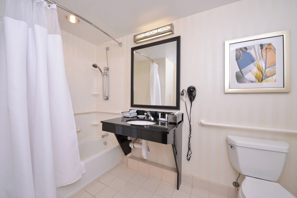 Suite, 2 Queen Beds, Sofa, Accessible