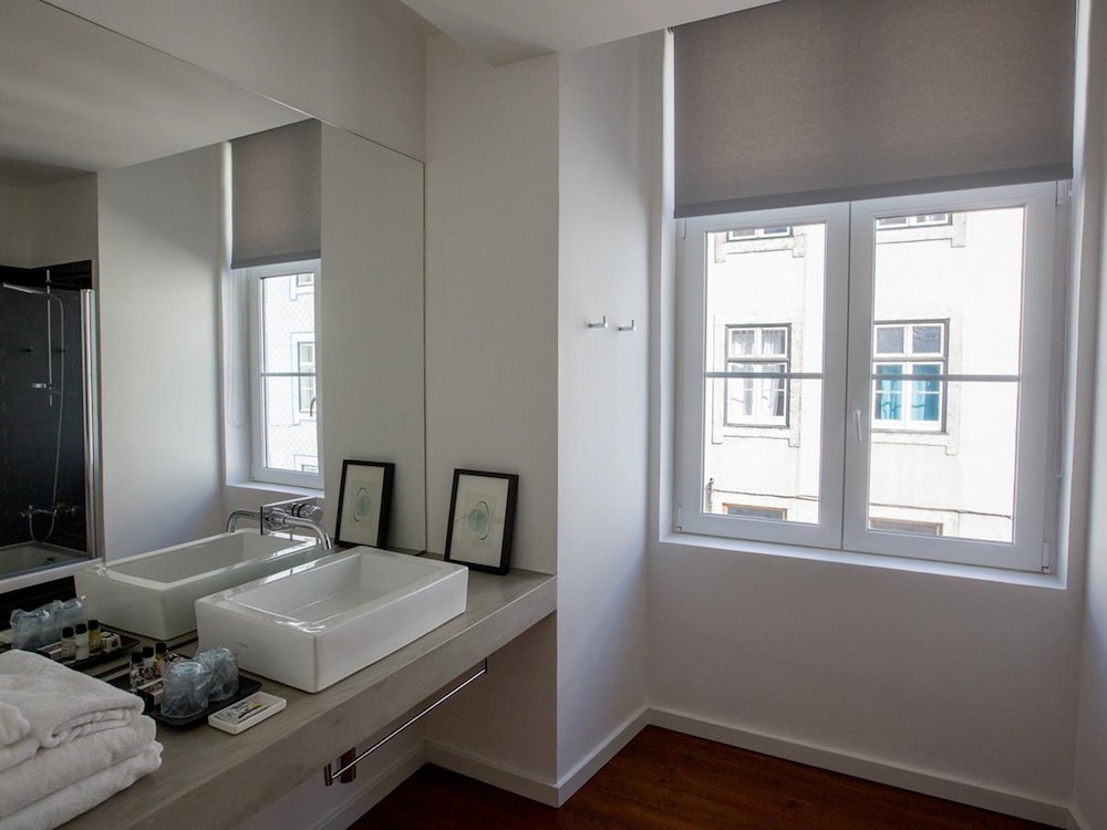 The 8 Downtown Suites 65/67