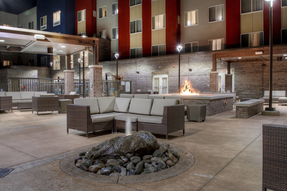 Fairfield Inn And Suites By Marriott Charlotte Airport 81/100