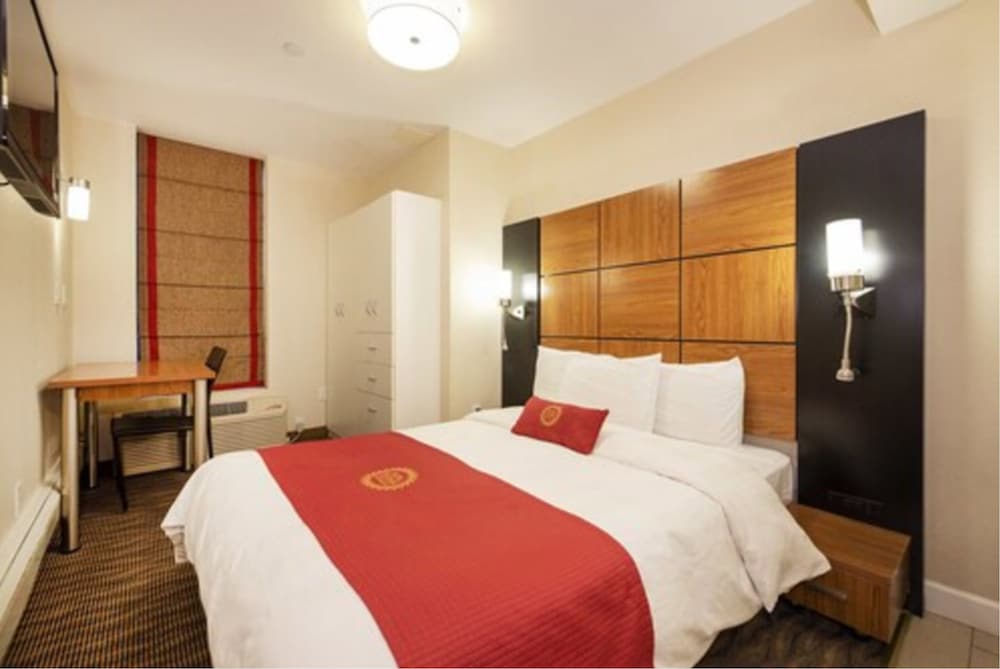 DELUXE, QUEEN BED
