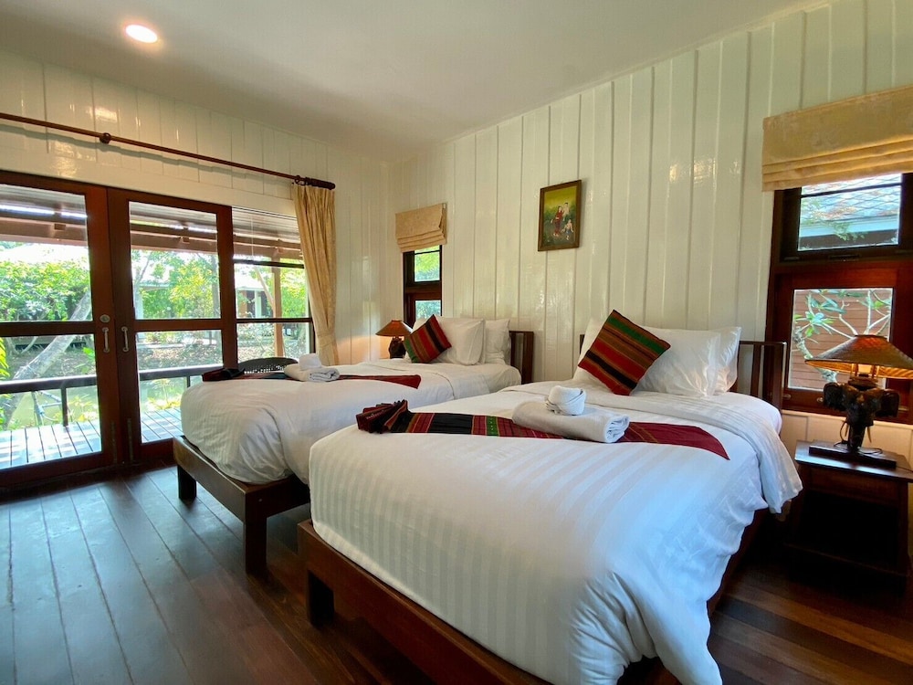 Maikaew Damnoen Resort 7/50