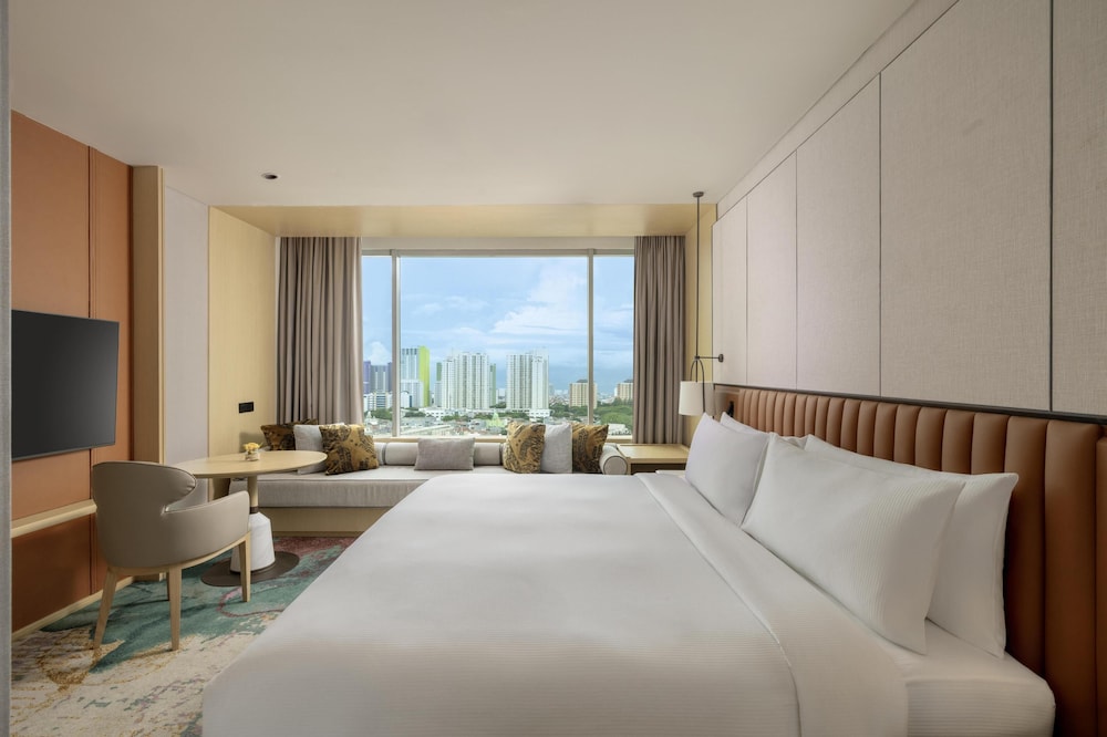 DELUXE, SUITE, KING BED
