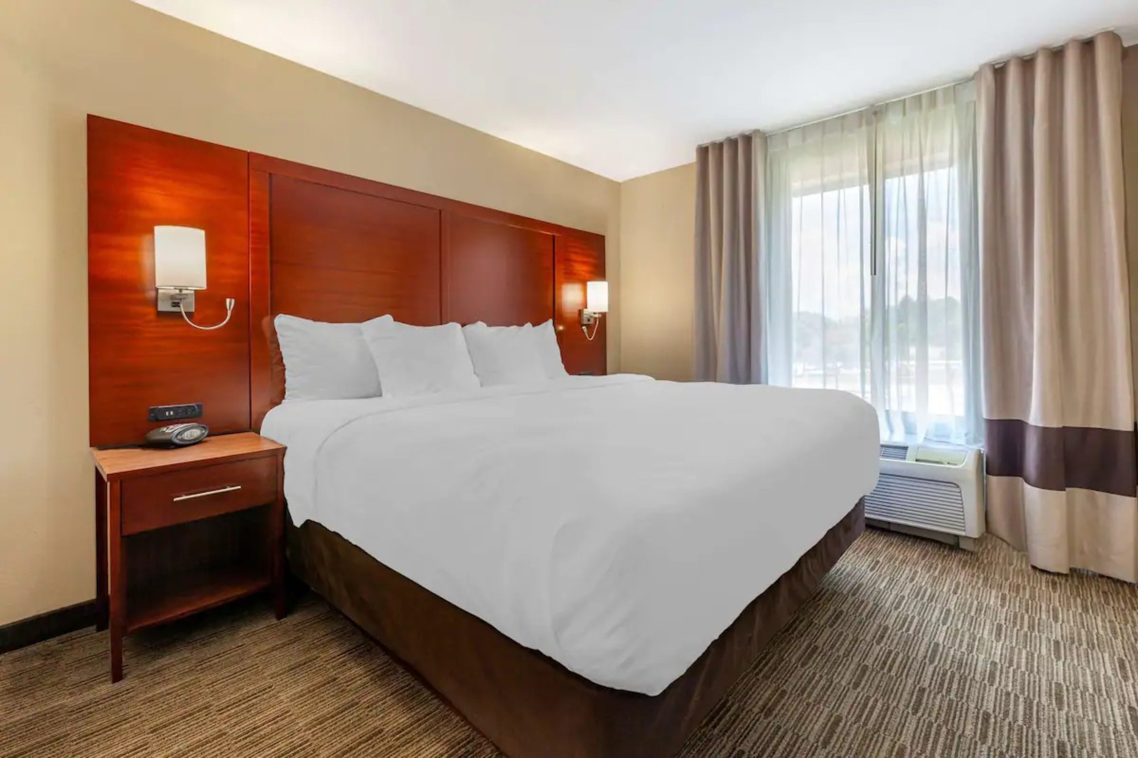 Holiday Inn Express And Suites Milwaukee Nw Park Place 14/79
