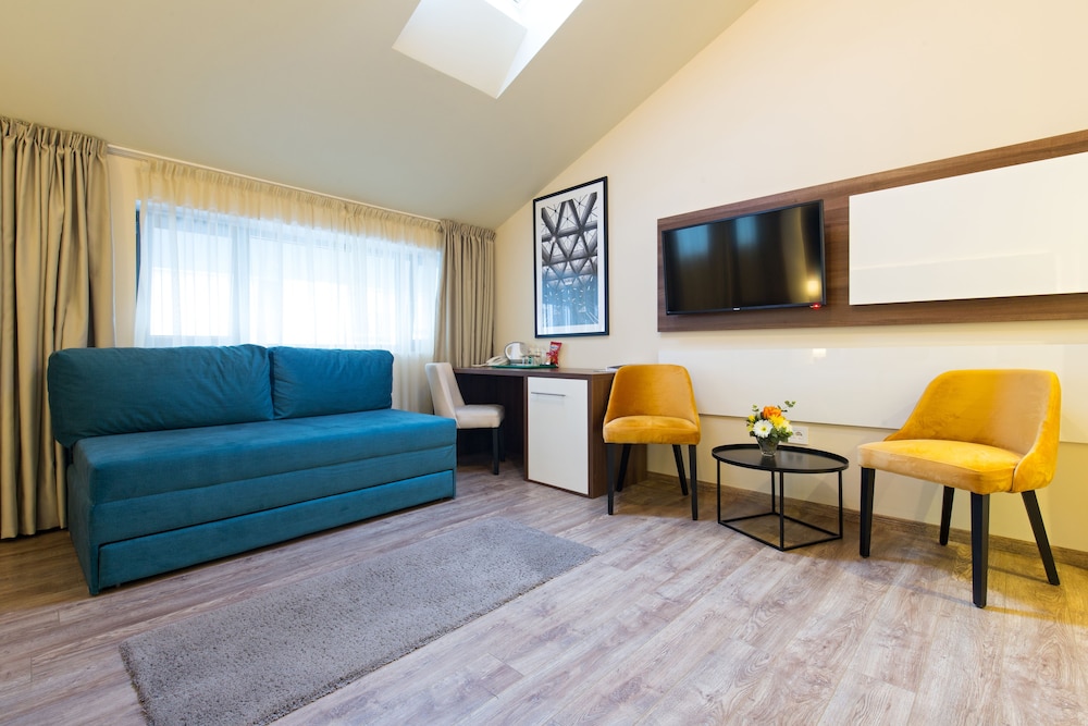 Marquise Hotel 30/49