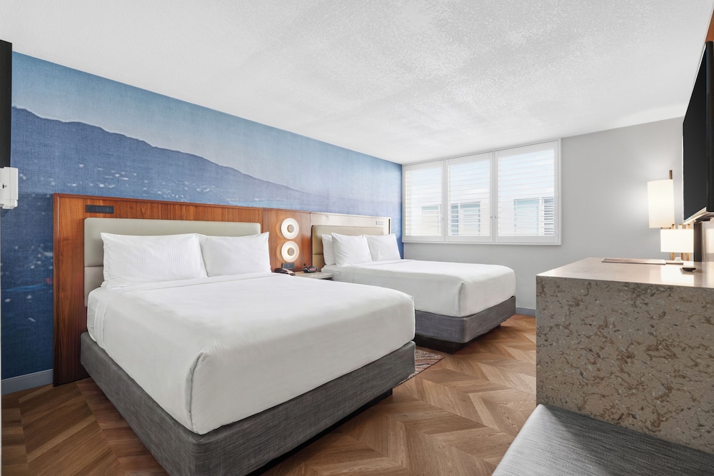 Gateway Hotel Santa Monica 33/65