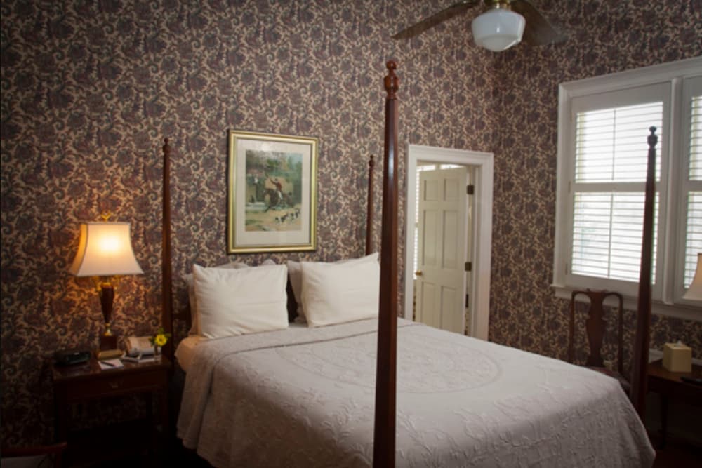 1842 Inn 44/74