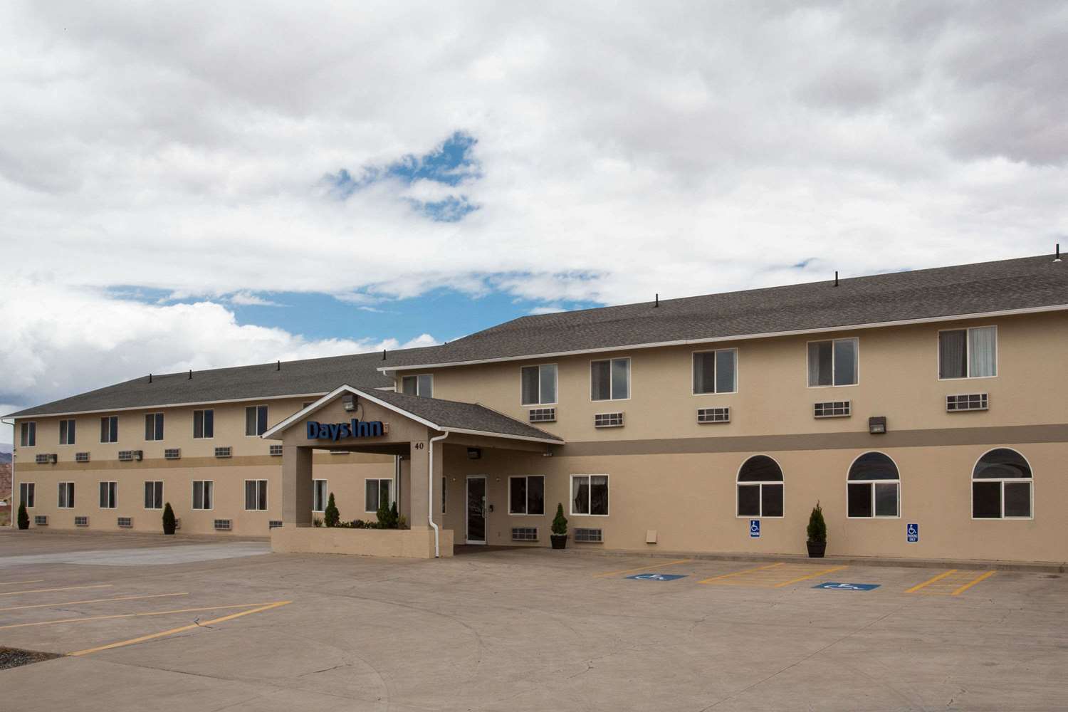 Days Inn by Wyndham Hurricane/Zion National Park Area 2/29