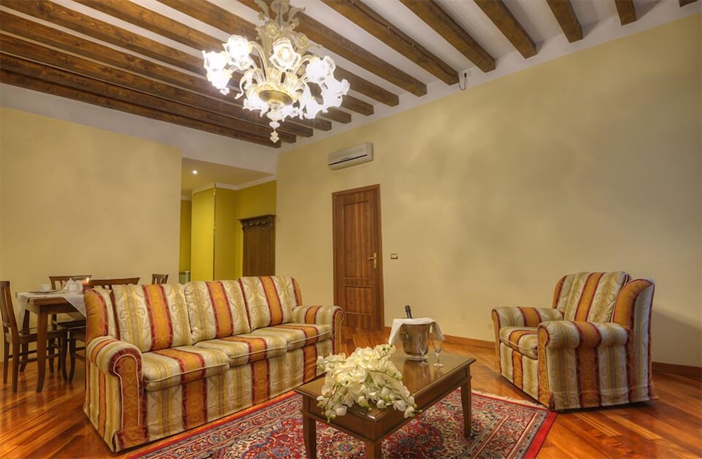 Ca Dell Arte Suite 44/71