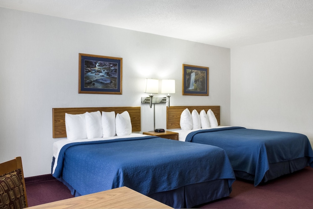 Everspring Inn Suites Hill City 28/61