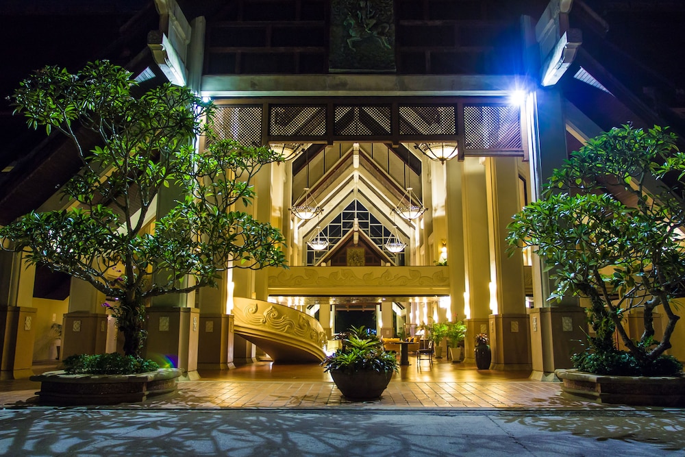 Mission Hills Golf Resort and Spa in Thep Krasattri