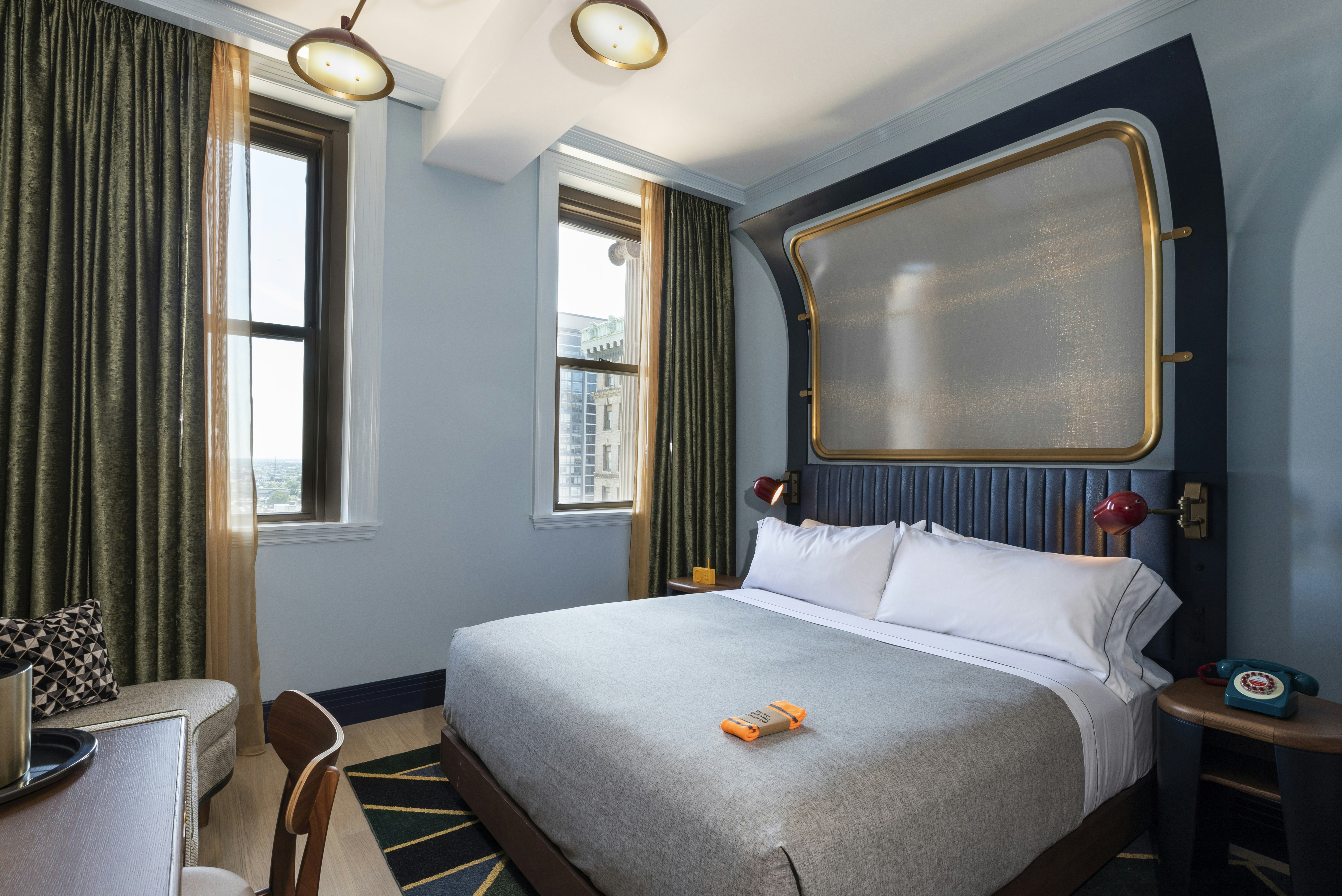 ROOM, KING BED