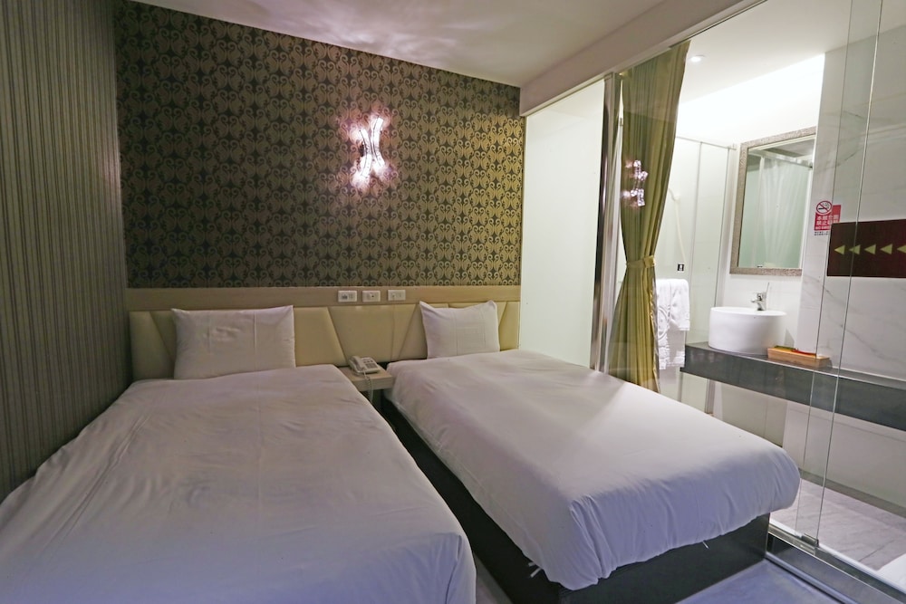 YPJ HOTEL 28/70