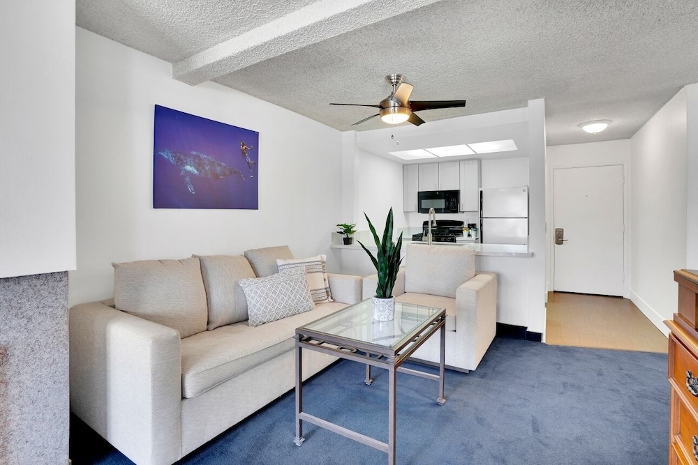 Oceanside Marina Suites 23/43