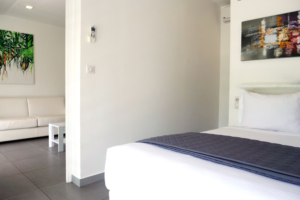 Garden Suite, Queen Bed, Sofa