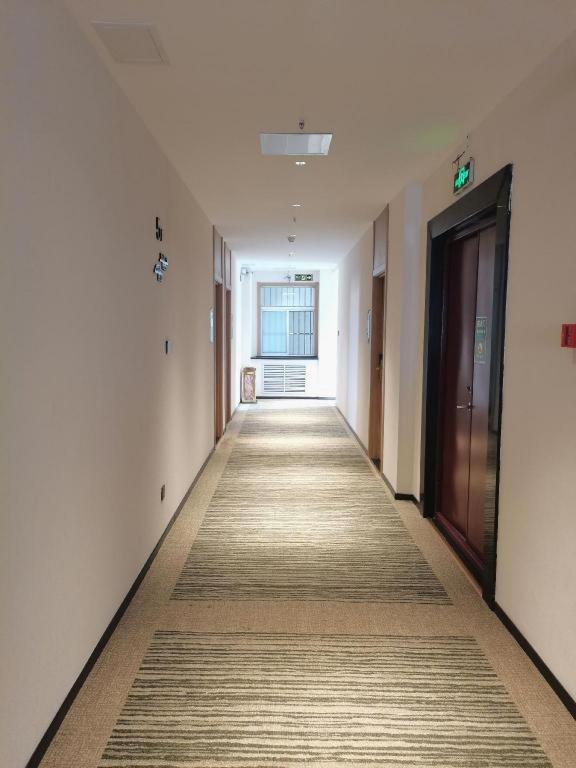 GreenTree Inn Shanxi Luliang Fengshan Road Central Park Express Hotel 3/48
